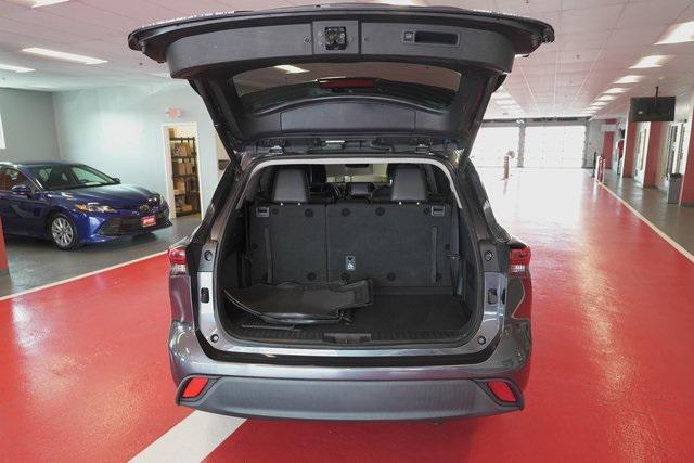 used 2021 Toyota Highlander car, priced at $33,995