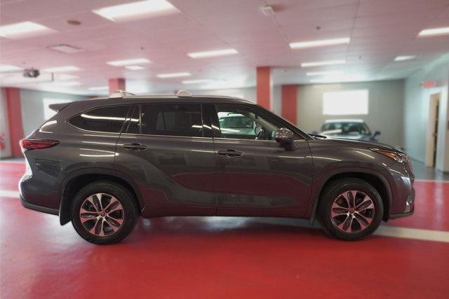 used 2021 Toyota Highlander car, priced at $33,995
