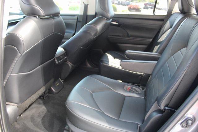 used 2021 Toyota Highlander car, priced at $31,995