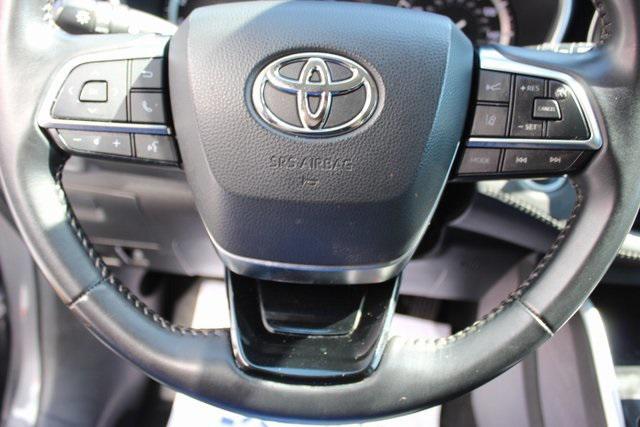 used 2021 Toyota Highlander car, priced at $31,995