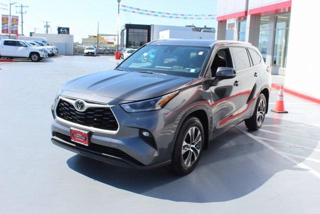 used 2021 Toyota Highlander car, priced at $31,995