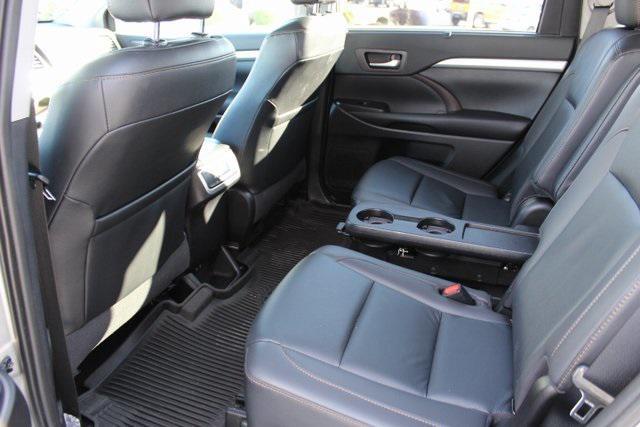 used 2019 Toyota Highlander car, priced at $27,995