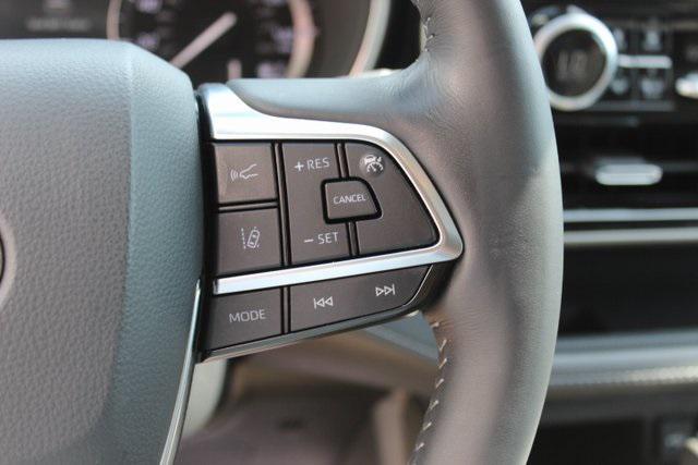used 2021 Toyota Highlander car, priced at $35,995