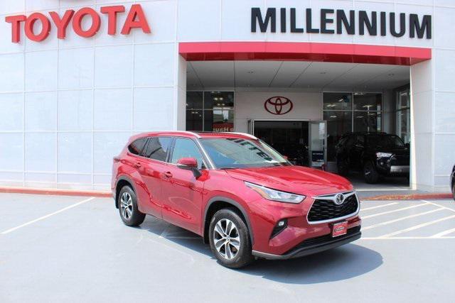 used 2020 Toyota Highlander car, priced at $28,995