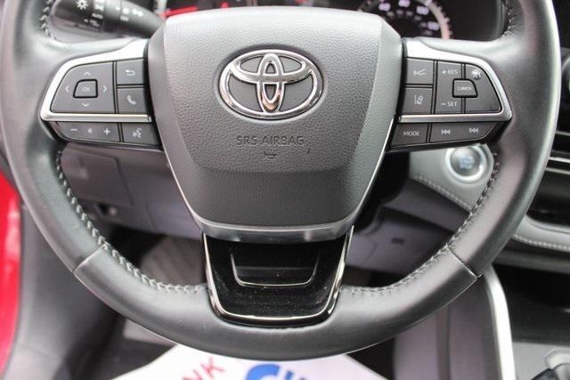 used 2021 Toyota Highlander car, priced at $31,995
