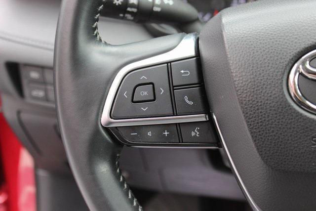 used 2021 Toyota Highlander car, priced at $31,995