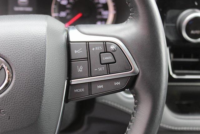 used 2021 Toyota Highlander car, priced at $31,995