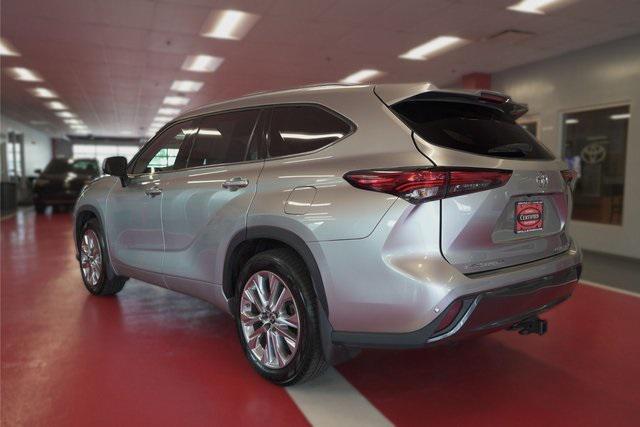 used 2022 Toyota Highlander car, priced at $41,995