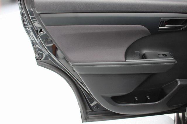 used 2021 Toyota Highlander car, priced at $29,995