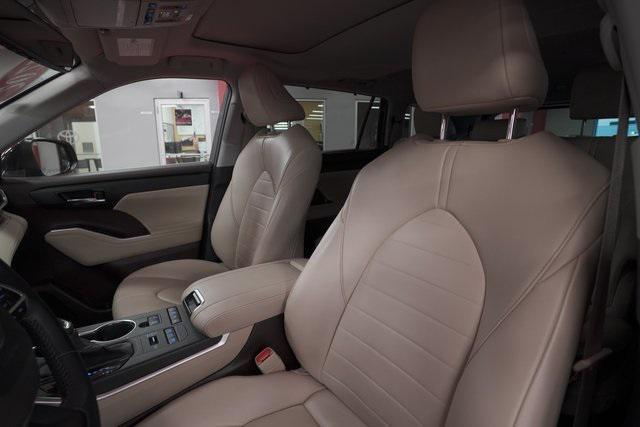 used 2022 Toyota Highlander car, priced at $38,995