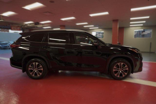 used 2022 Toyota Highlander car, priced at $38,995