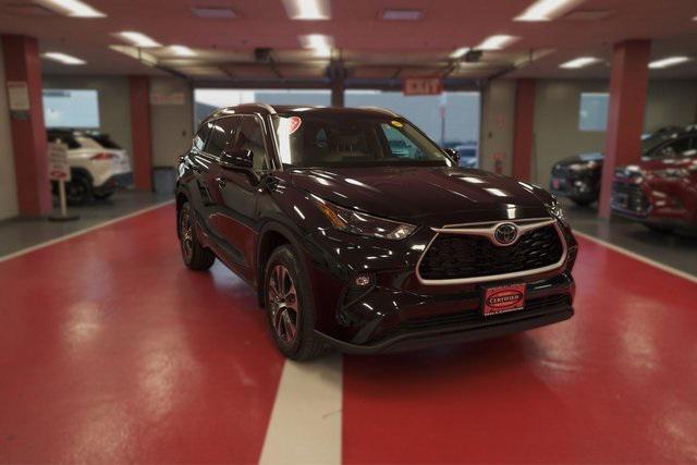 used 2022 Toyota Highlander car, priced at $38,995