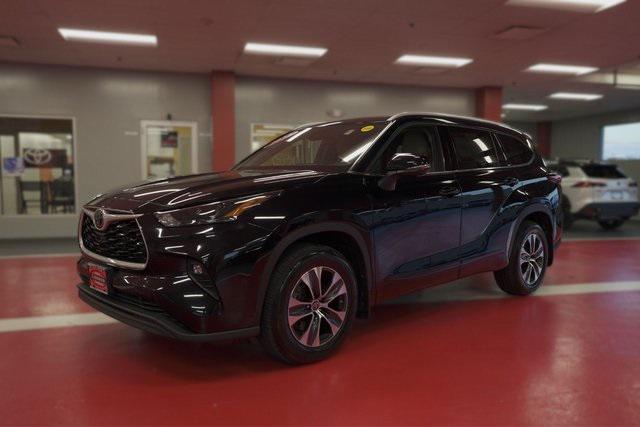 used 2022 Toyota Highlander car, priced at $38,995