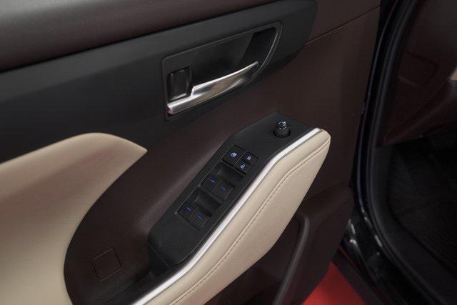used 2022 Toyota Highlander car, priced at $38,995