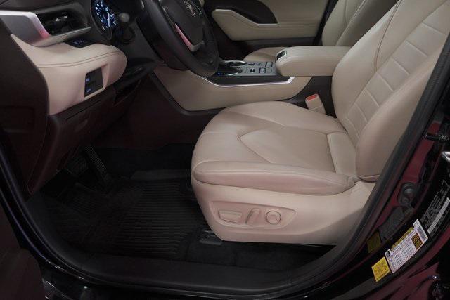 used 2022 Toyota Highlander car, priced at $38,995