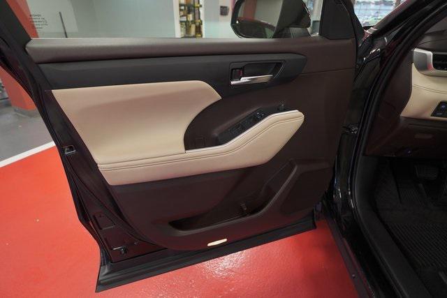 used 2022 Toyota Highlander car, priced at $38,995