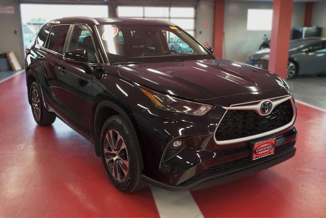 used 2024 Toyota Highlander car, priced at $44,995