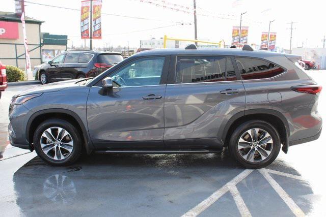 used 2024 Toyota Highlander car, priced at $41,995