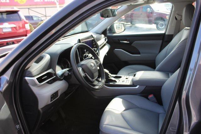 used 2024 Toyota Highlander car, priced at $41,995