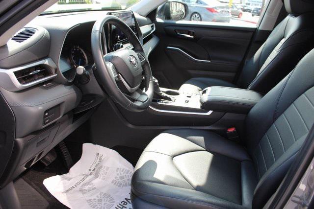 used 2024 Toyota Highlander Hybrid car, priced at $47,995