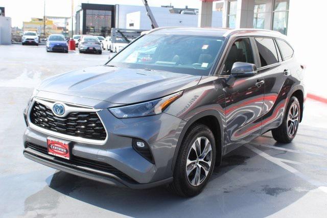 used 2024 Toyota Highlander Hybrid car, priced at $47,995