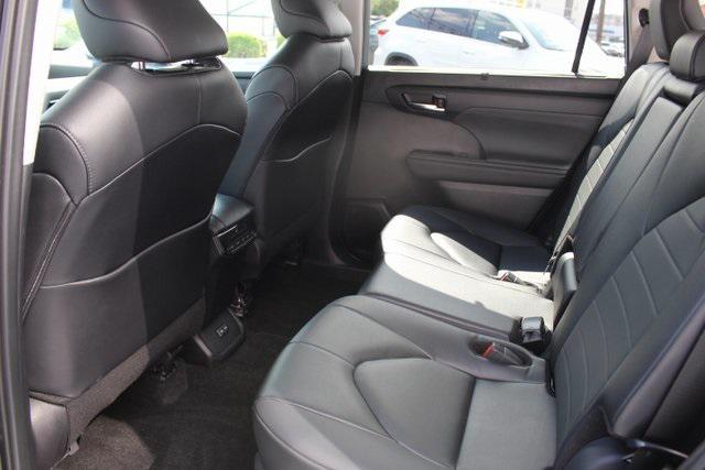 used 2024 Toyota Highlander Hybrid car, priced at $47,995