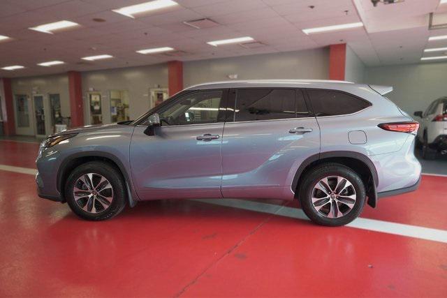 used 2022 Toyota Highlander car, priced at $38,995