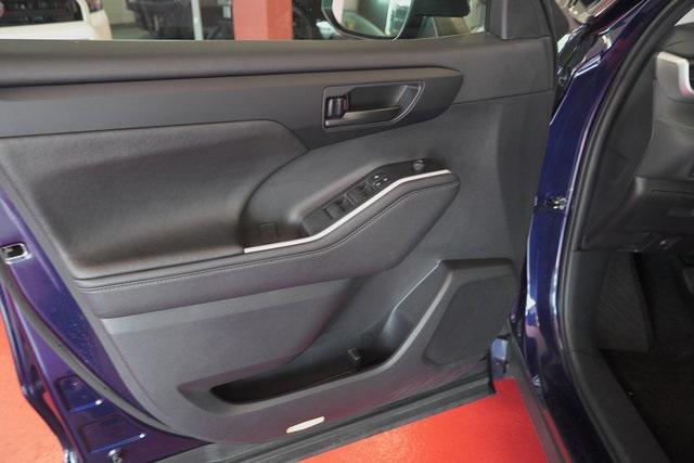 used 2023 Toyota Highlander car, priced at $41,995