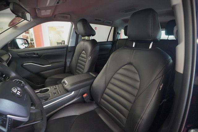 used 2023 Toyota Highlander car, priced at $41,995