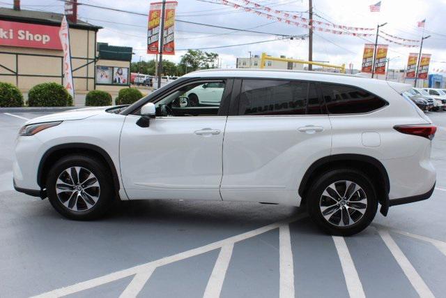 used 2022 Toyota Highlander car, priced at $37,995