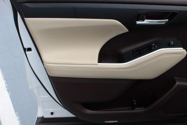 used 2022 Toyota Highlander car, priced at $37,995
