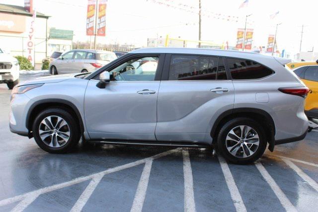 used 2023 Toyota Highlander car, priced at $32,995