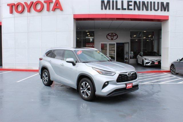 used 2021 Toyota Highlander car, priced at $32,995