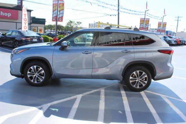 used 2022 Toyota Highlander car, priced at $34,995