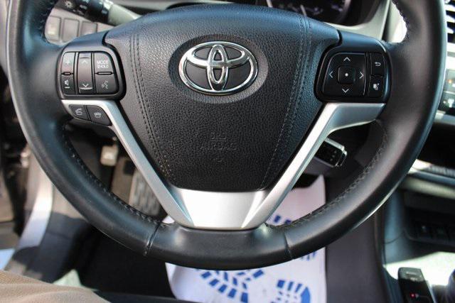 used 2016 Toyota Highlander Hybrid car, priced at $25,995