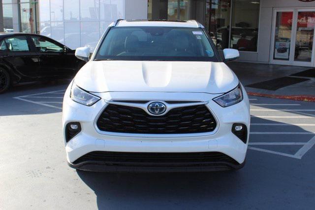 used 2020 Toyota Highlander Hybrid car, priced at $29,995