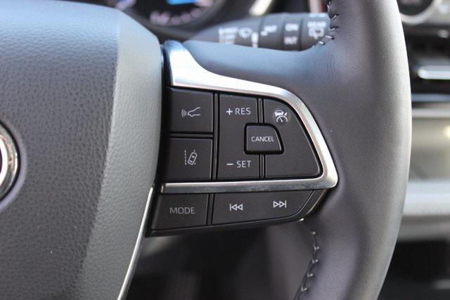 used 2020 Toyota Highlander Hybrid car, priced at $29,995