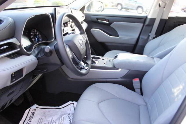 used 2020 Toyota Highlander Hybrid car, priced at $29,995