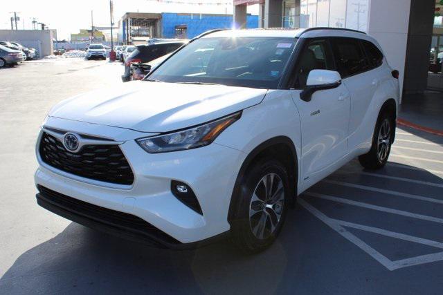 used 2020 Toyota Highlander Hybrid car, priced at $29,995