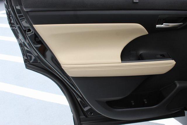 used 2023 Toyota Highlander car, priced at $39,995