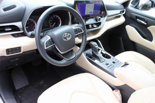 used 2023 Toyota Highlander car, priced at $39,995