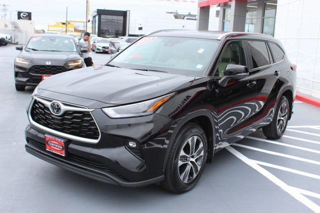 used 2023 Toyota Highlander car, priced at $39,995
