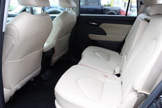 used 2023 Toyota Highlander car, priced at $39,995