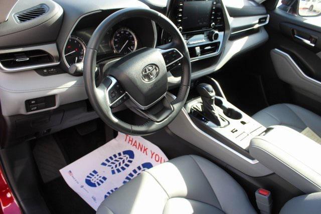 used 2022 Toyota Highlander car, priced at $36,995