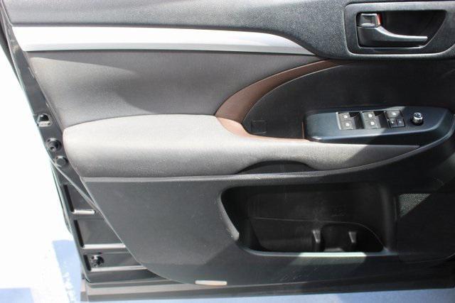 used 2019 Toyota Highlander car, priced at $23,995