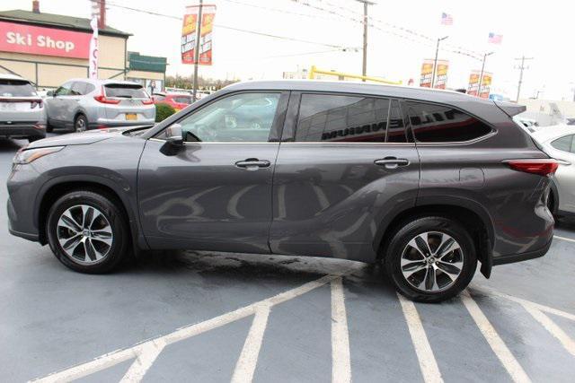 used 2022 Toyota Highlander car, priced at $32,995