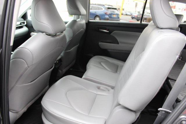 used 2022 Toyota Highlander car, priced at $32,995