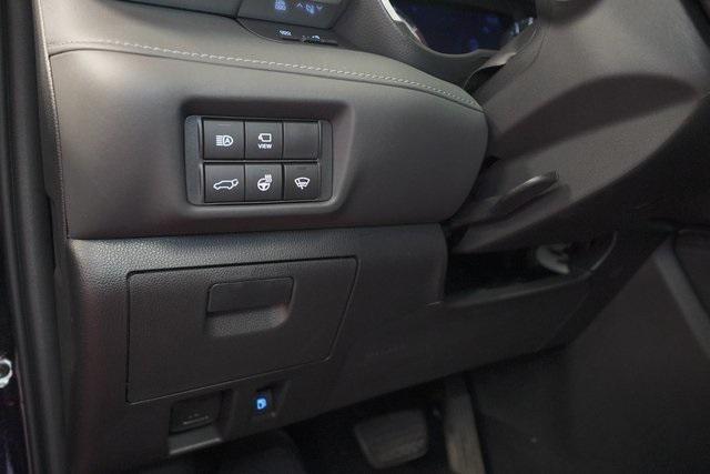 used 2022 Toyota Highlander car, priced at $43,995