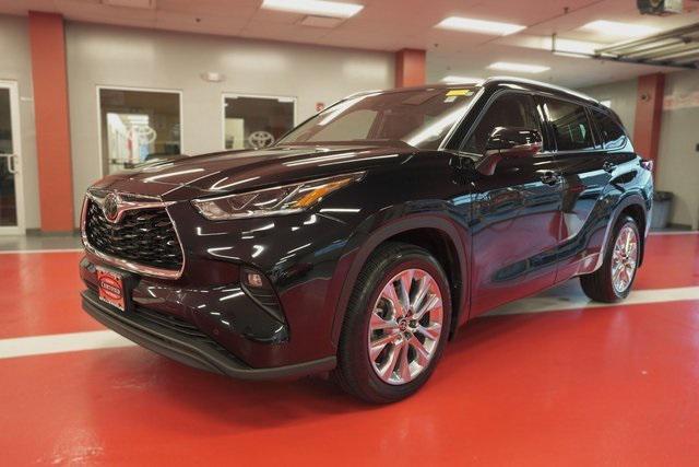 used 2022 Toyota Highlander car, priced at $43,995