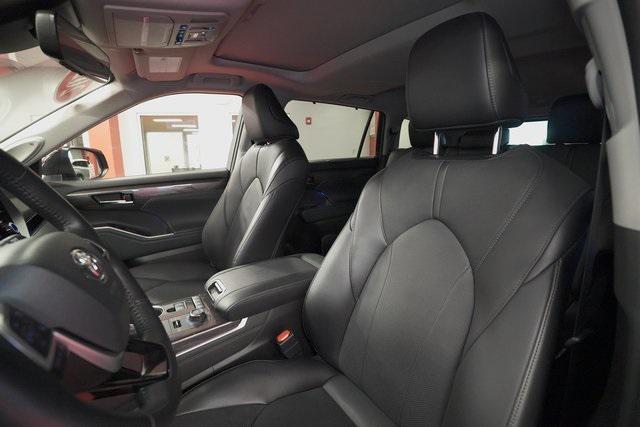 used 2022 Toyota Highlander car, priced at $43,995